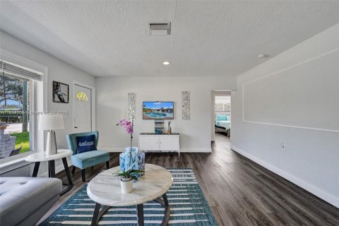 Villa ou maison à vendre à Dania Beach, Floride: 3 chambres, 154.59 m2 № 1931317 - photo 13