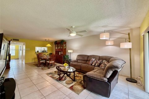 Condo in Weston, Florida, 2 bedrooms  № 1809356 - photo 15