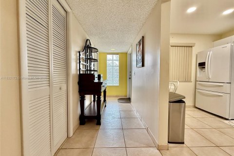 Condo in Weston, Florida, 2 bedrooms  № 1809356 - photo 8