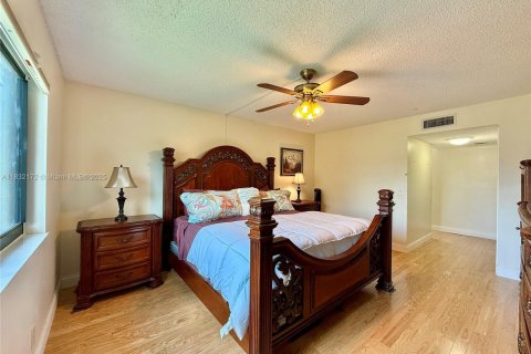 Condo in Weston, Florida, 2 bedrooms  № 1809356 - photo 16