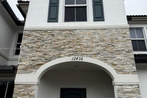 Купить таунхаус в Майами, Флорида 3 спальни, 129.41м2, № 2057294 - фото 9