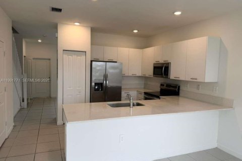 Купить таунхаус в Майами, Флорида 3 спальни, 129.41м2, № 2057294 - фото 25