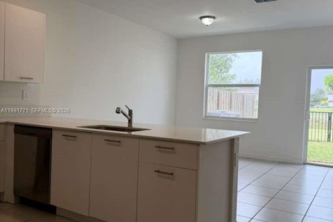 Купить таунхаус в Майами, Флорида 3 спальни, 129.41м2, № 2057294 - фото 28