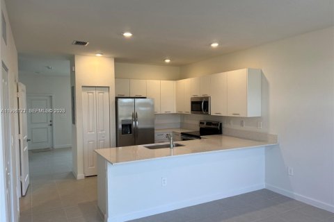 Купить таунхаус в Майами, Флорида 3 спальни, 129.41м2, № 2057294 - фото 4