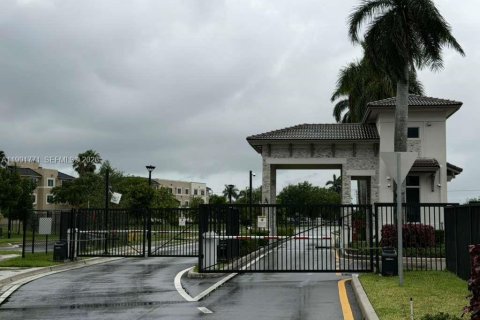 Купить таунхаус в Майами, Флорида 3 спальни, 129.41м2, № 2057294 - фото 2