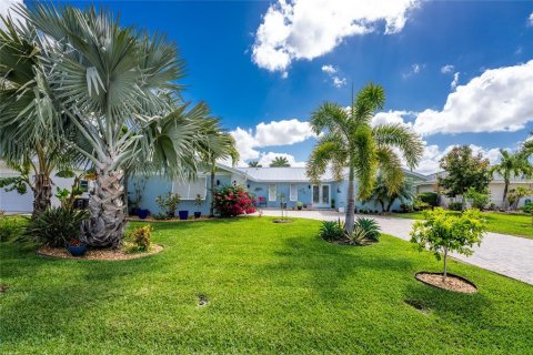 Villa ou maison à vendre à Punta Gorda, Floride: 4 chambres, 185.53 m2 № 2101256 - photo 2