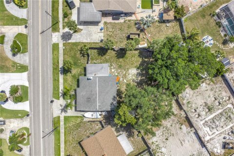 House in Saint Petersburg, Florida 3 bedrooms, 129.97 sq.m. № 2102518