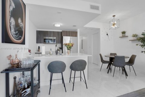 Condominio en venta en Miami, Florida, 1 dormitorio, 69.21 m2 № 2033177 - foto 12