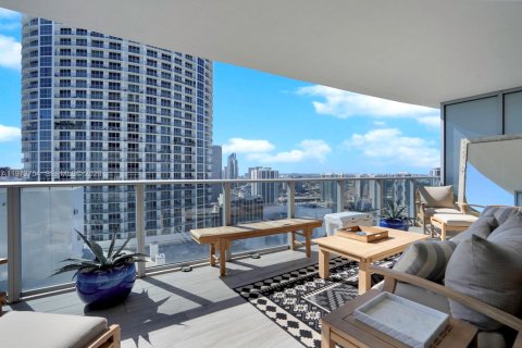 Condominio en venta en Miami, Florida, 1 dormitorio, 69.21 m2 № 2033177 - foto 3