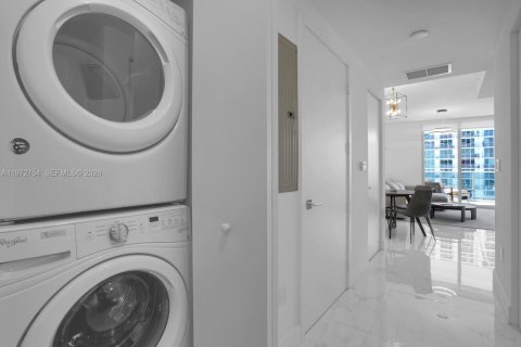 Condominio en venta en Miami, Florida, 1 dormitorio, 69.21 m2 № 2033177 - foto 19