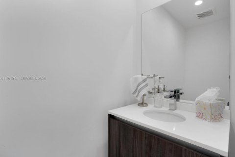 Condominio en venta en Miami, Florida, 1 dormitorio, 69.21 m2 № 2033177 - foto 18