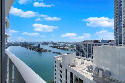 Condominio en Miami, Florida, 1 dormitorio № 2033177