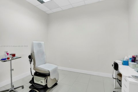 Commercial property in Miami, Florida № 1766544 - photo 21