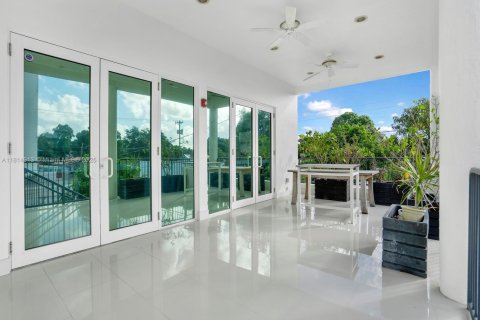 Commercial property in Miami, Florida № 1766544 - photo 29
