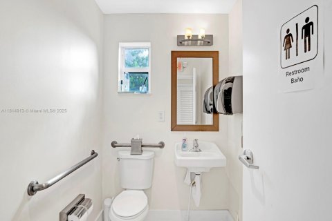 Commercial property in Miami, Florida № 1766544 - photo 19