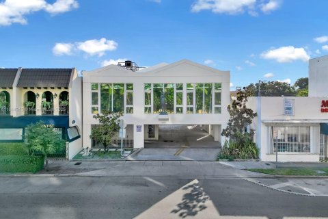 Commercial property in Miami, Florida № 1766544 - photo 1