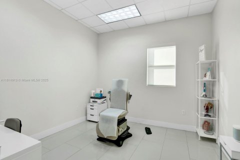 Commercial property in Miami, Florida № 1766544 - photo 20