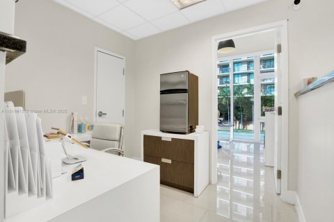 Commercial property in Miami, Florida № 1766544 - photo 16