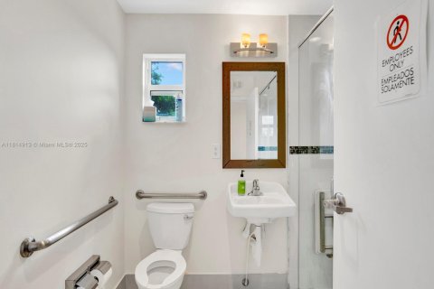 Commercial property in Miami, Florida № 1766544 - photo 27