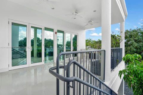 Commercial property in Miami, Florida № 1766544 - photo 28