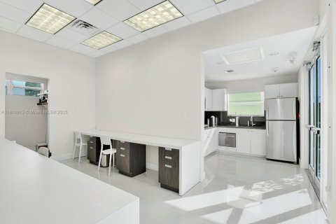 Commercial property in Miami, Florida № 1766544 - photo 22