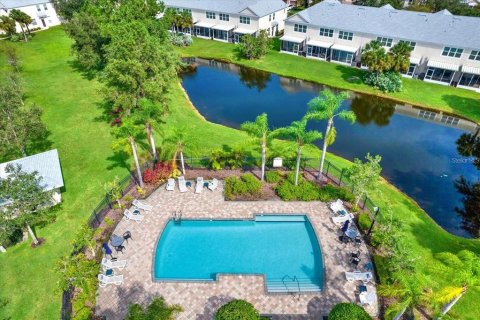 Townhouse in Wesley Chapel, Florida 3 bedrooms, 147.53 sq.m. № 1657690 - photo 9