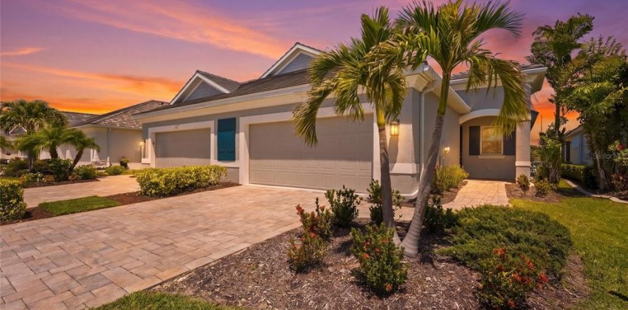 Duplex in Sarasota, Florida 2 bedrooms, 151.8 sq.m. № 2100497