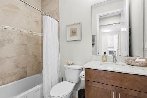 Duplex in Sarasota, Florida 2 bedrooms, 151.8 sq.m. № 2100497 - photo 30