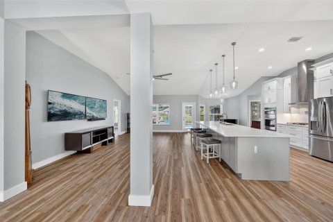 House in Port Charlotte, Florida 4 bedrooms, 213.58 sq.m. № 2132373 - photo 8