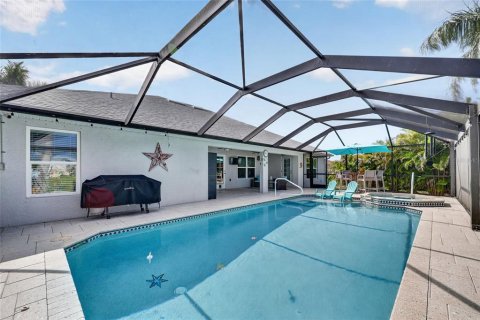 House in Port Charlotte, Florida 4 bedrooms, 213.58 sq.m. № 2132373 - photo 3