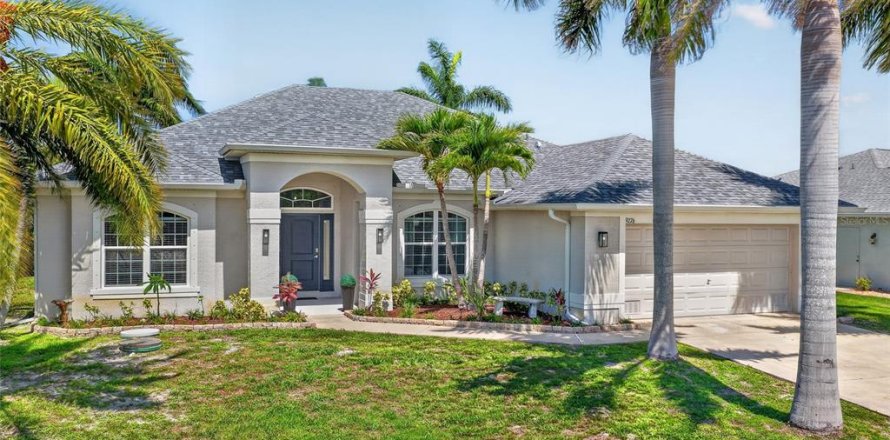 House in Port Charlotte, Florida 4 bedrooms, 213.58 sq.m. № 2132373