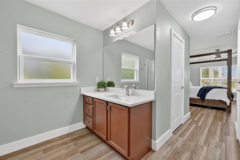 House in Port Charlotte, Florida 4 bedrooms, 213.58 sq.m. № 2132373 - photo 28