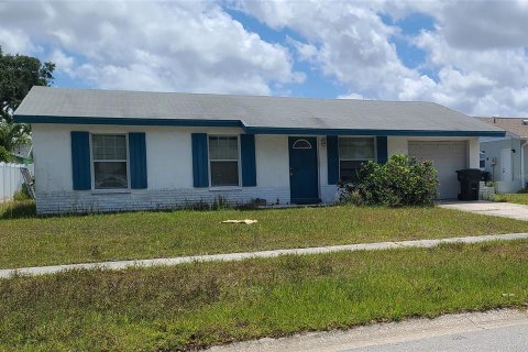House in Largo, Florida 3 bedrooms, 88.91 sq.m. № 1761551 - photo 1