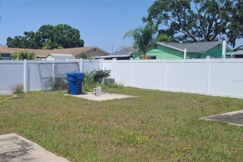 House in Largo, Florida 3 bedrooms, 88.91 sq.m. № 1761551 - photo 12
