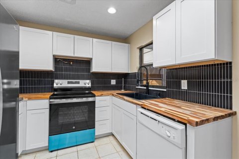 Villa ou maison à vendre à New Port Richey, Floride: 2 chambres, 72 m2 № 2149237 - photo 8