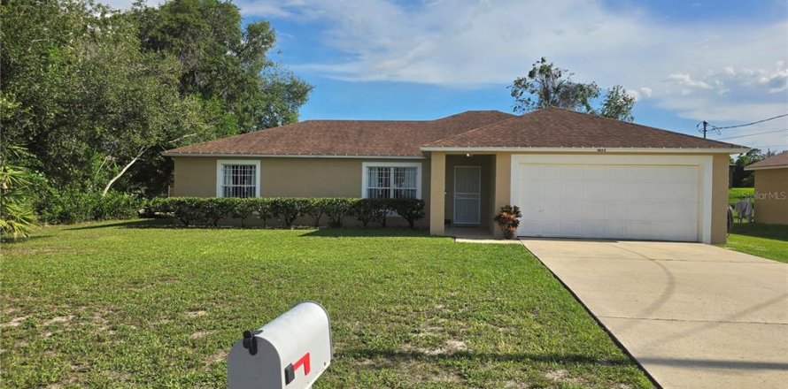 House in Deltona, Florida 3 bedrooms, 162.39 sq.m. № 1883922