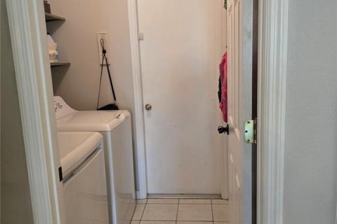 House in Deltona, Florida 3 bedrooms, 162.39 sq.m. № 1883922 - photo 16