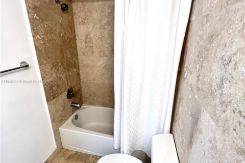 Снять в аренду кондоминиум в Майами, Флорида 1 спальня, 69.68м2, № 1842636 - фото 13