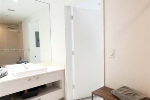 Condo in Miami, Florida, 1 bedroom  № 1736024 - photo 7