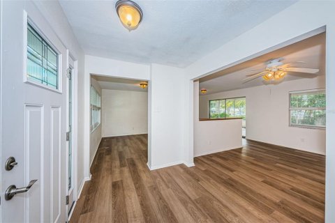 House in Clearwater, Florida 3 bedrooms, 175.21 sq.m. № 1373556 - photo 3