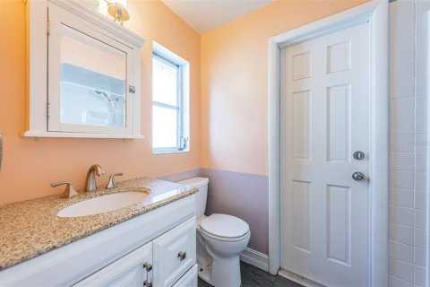 House in Clearwater, Florida 3 bedrooms, 175.21 sq.m. № 1373556 - photo 24