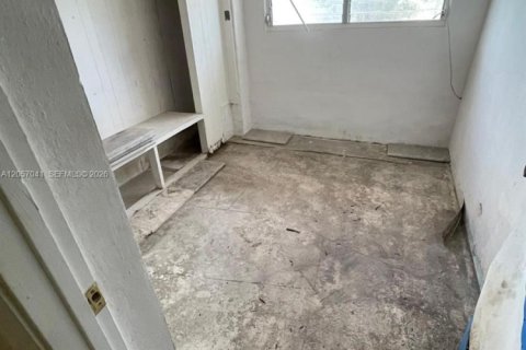 House in Miami, Florida 4 bedrooms, 179.3 sq.m. № 2168382 - photo 23