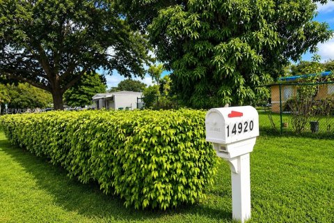 House in Miami, Florida 4 bedrooms, 179.3 sq.m. № 2168382 - photo 9