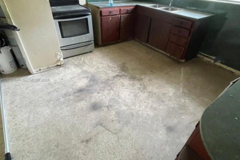 House in Miami, Florida 4 bedrooms, 179.3 sq.m. № 2168382 - photo 26