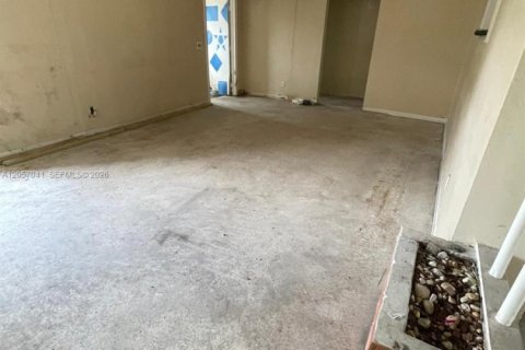 House in Miami, Florida 4 bedrooms, 179.3 sq.m. № 2168382 - photo 25