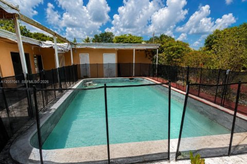 House in Miami, Florida 4 bedrooms, 179.3 sq.m. № 2168382 - photo 18