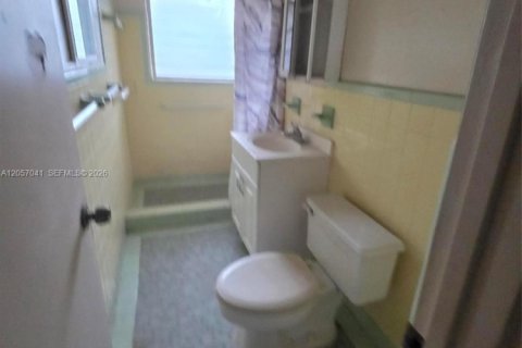 House in Miami, Florida 4 bedrooms, 179.3 sq.m. № 2168382 - photo 20
