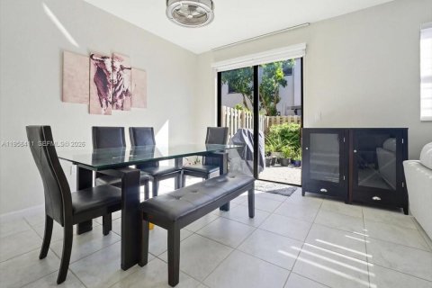 Adosado en venta en Homestead, Florida, 4 dormitorios, 169.92 m2 № 2020773 - foto 9
