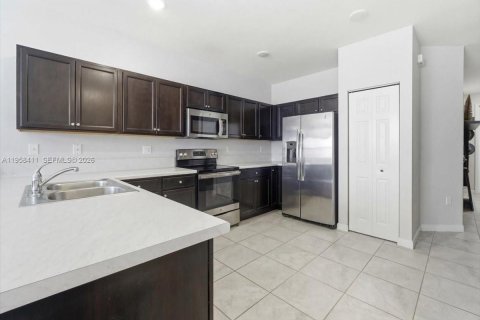 Adosado en venta en Homestead, Florida, 4 dormitorios, 169.92 m2 № 2020773 - foto 3
