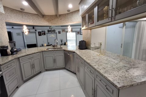 Купить виллу или дом в Тамарак, Флорида 3 спальни, 192.03м2, № 2006093 - фото 17